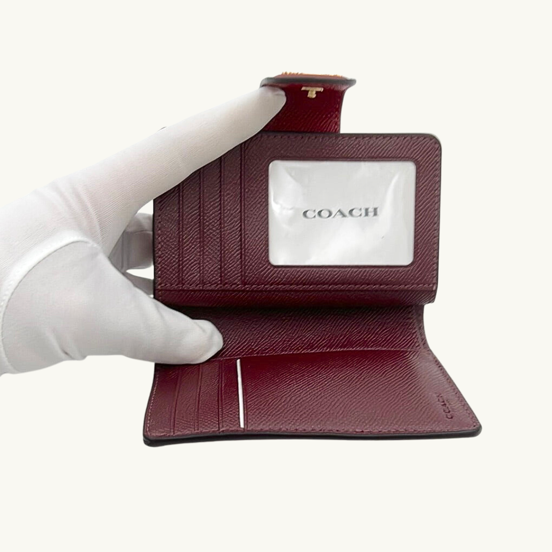 コーチ 二つ折り財布 / MEDIUM CORNER ZIP WALLET / レッド クロスグレインレザー