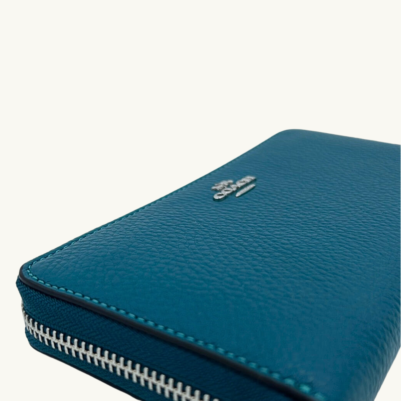 コーチ 長財布 / LONG ZIP AROUND WALLET / ディープターコイズ ペブルレザー