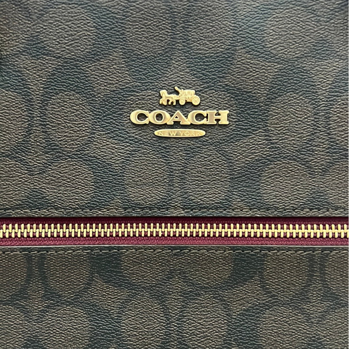 コーチ ギャラリー トートバッグ レディース / GALLERY TOTE IN SIGNATURE CANVAS / ブラウン ダークマゼンタ シグネチャーキャンバス