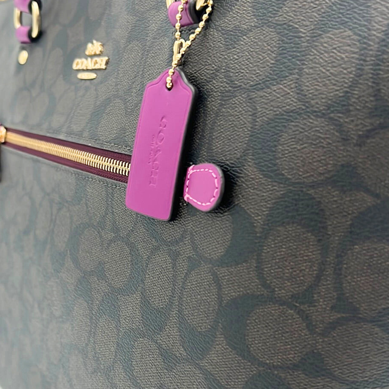 コーチ ギャラリー トートバッグ レディース / GALLERY TOTE IN SIGNATURE CANVAS / ブラウン ダークマゼンタ シグネチャーキャンバス