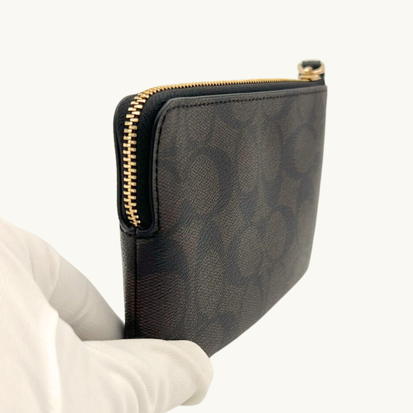 コーチ ポーチ / CORNER ZIP WISTLET IN SIGNATURE CANVAS / ブラウン ブラック シグネチャーキャンバス