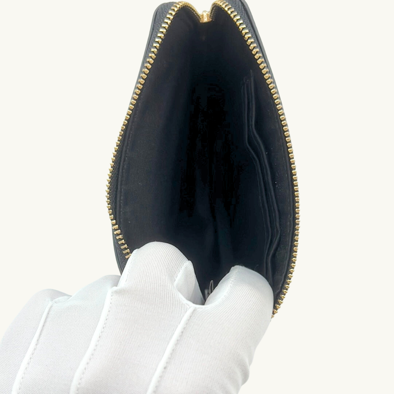 コーチ ポーチ / CORNER ZIP WISTLET IN SIGNATURE CANVAS / ブラウン ブラック シグネチャーキャンバス