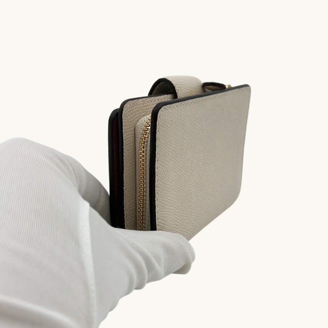 コーチ 二つ折り財布 / MEDIUM CORNER ZIP WALLET / チョーク クロスグレインレザー