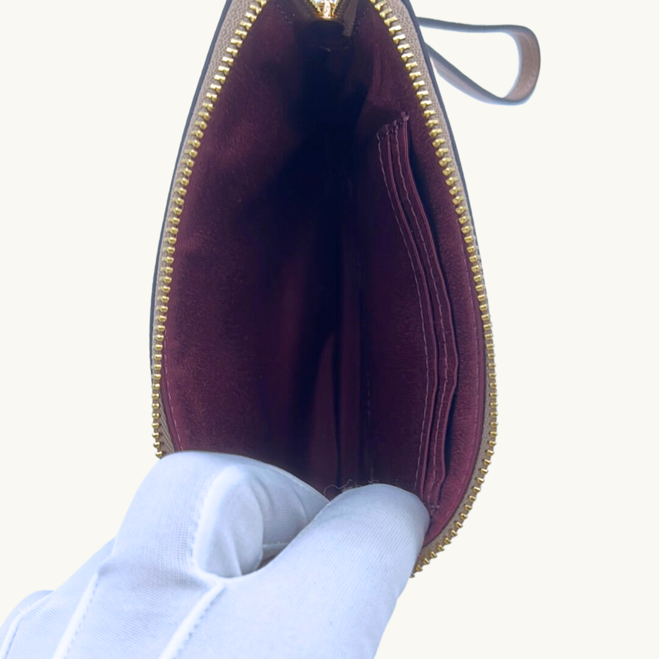 コーチ ポーチ / CORNER ZIP WISTLET / トープ クロスグレインレザー