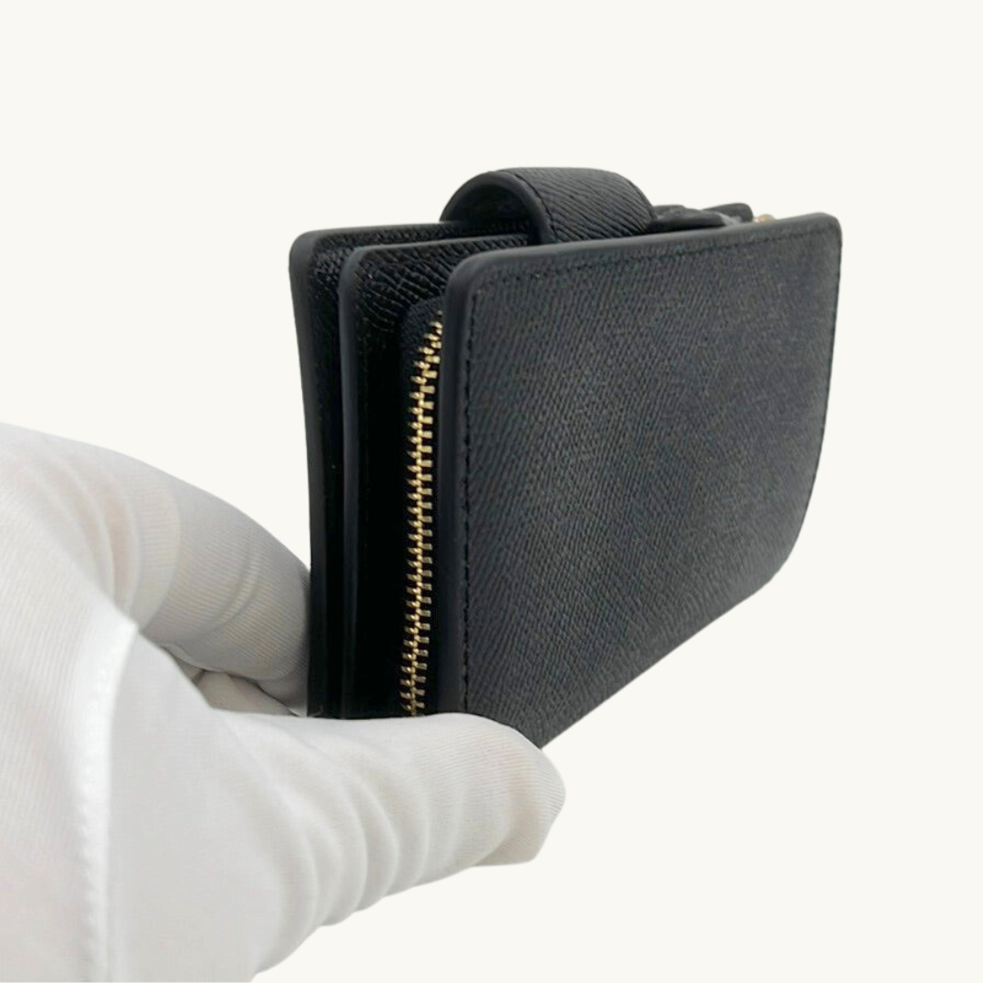 コーチ 二つ折り財布 / MEDIUM CORNER ZIP WALLET / ブラック クロスグレインレザー