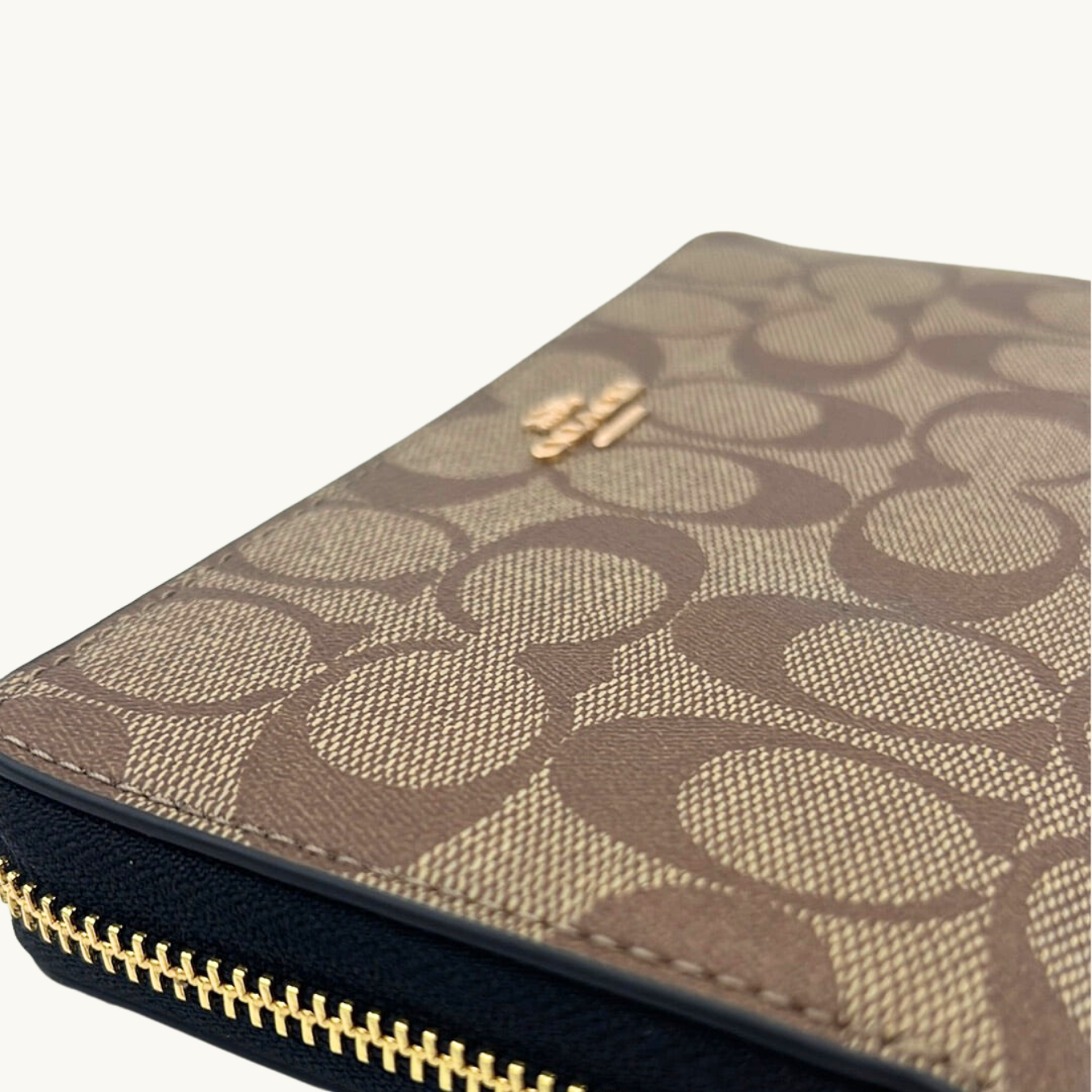 コーチ 長財布 / LONG ZIP AROUND WALLET / カーキ ブラック シグネチャーキャンバス