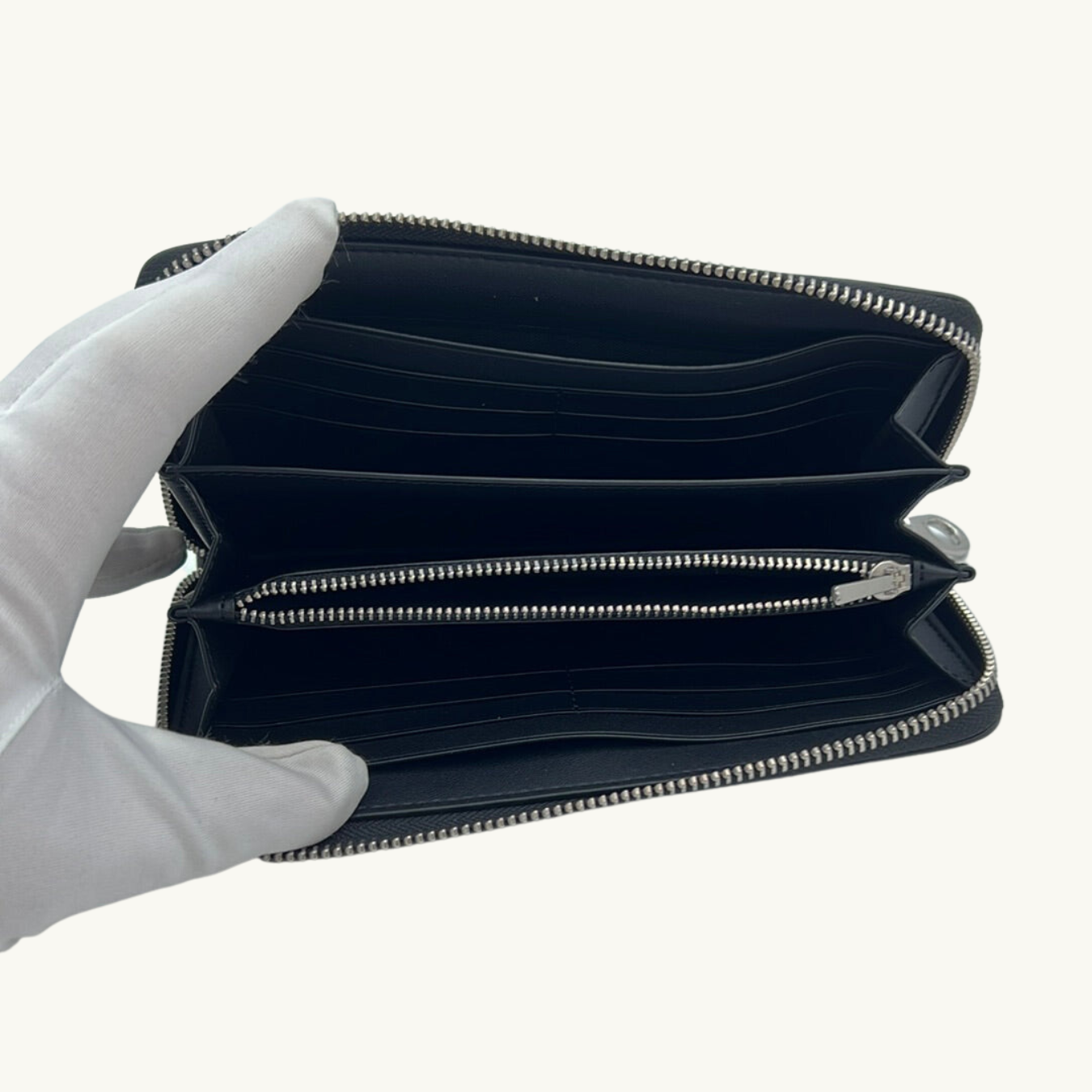コーチ 長財布 / LONG ZIP AROUND WALLET / ブラック ペブルレザー / シルバー金具